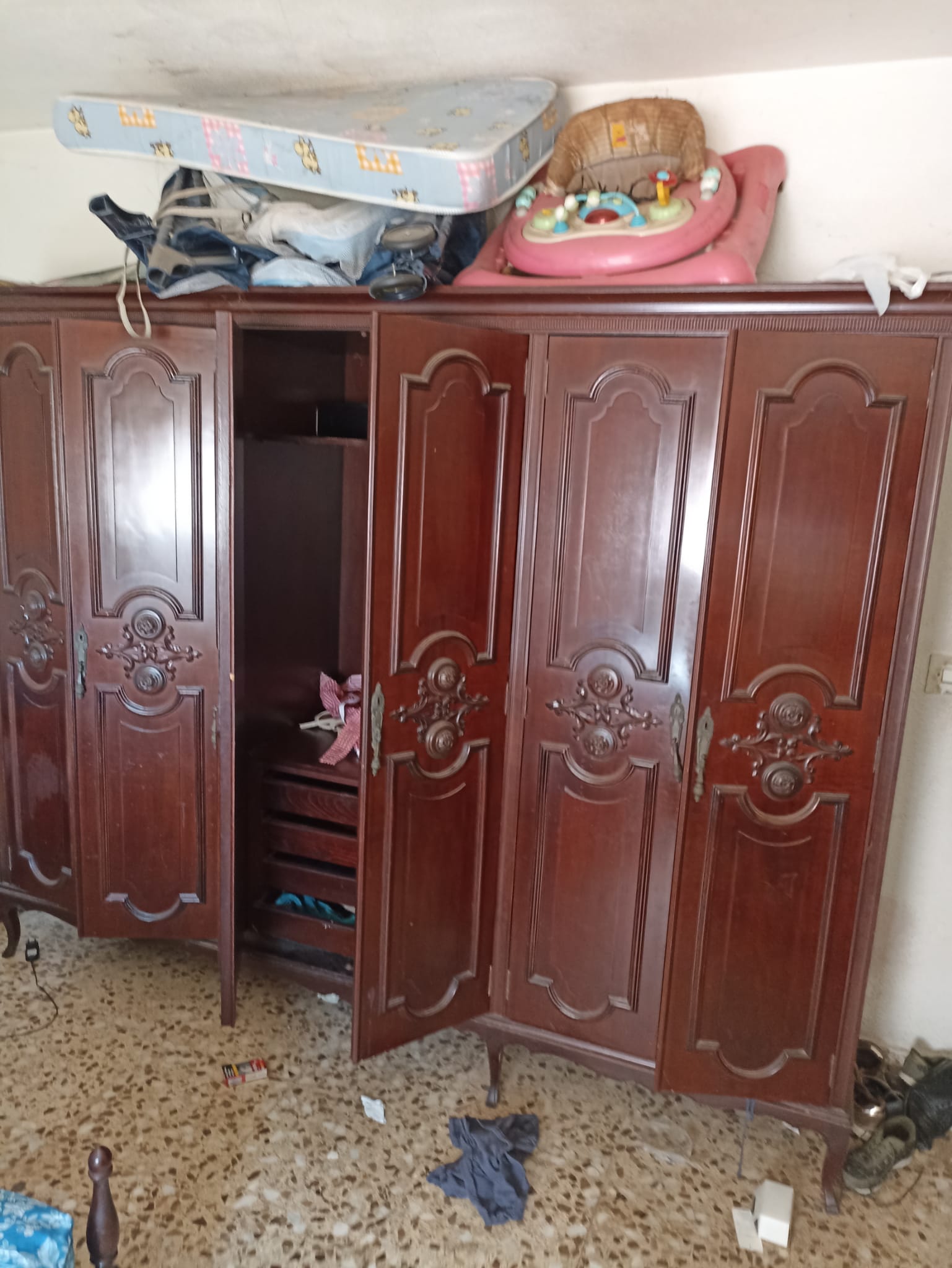 Simplifica tu vida con nuestro servicio de vaciado de pisos en Vilallonga del Camp